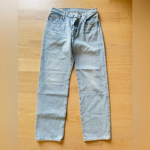 Levi’s 501 Premium Jeans W26 L30 Light Wash Button Fly Straight Leg - Picture 1 of 9